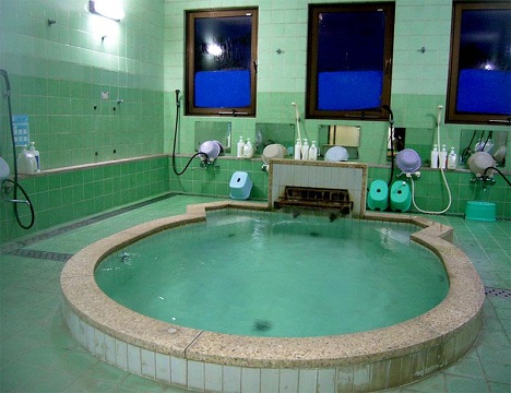 這裡的溫泉有讓肌膚光滑細嫩之說